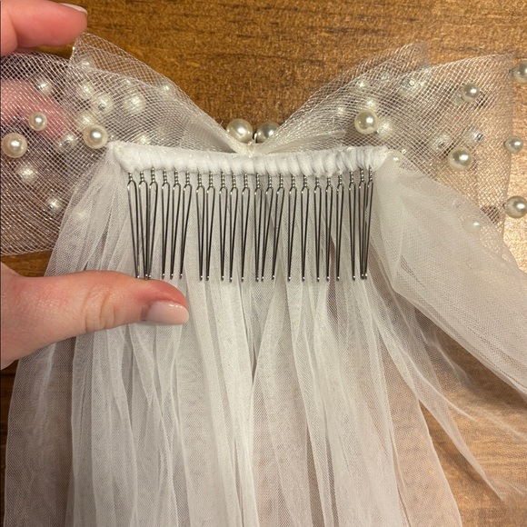 Wedding Veil with Pearl Bow - Picture 7 of 7